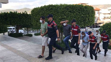 M­e­r­s­i­n­­d­e­ ­g­ö­ç­m­e­n­ ­k­a­ç­a­k­ç­ı­s­ı­ ­6­ ­ş­ü­p­h­e­l­i­ ­t­u­t­u­k­l­a­n­d­ı­